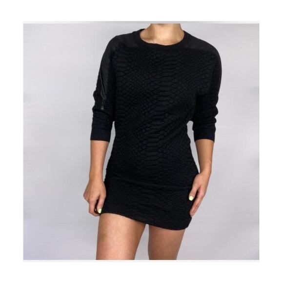 Sandro Black Quilted Snakeskin Knit Bodycon Mini Dress Size 1 Small - Picture 1 of 12